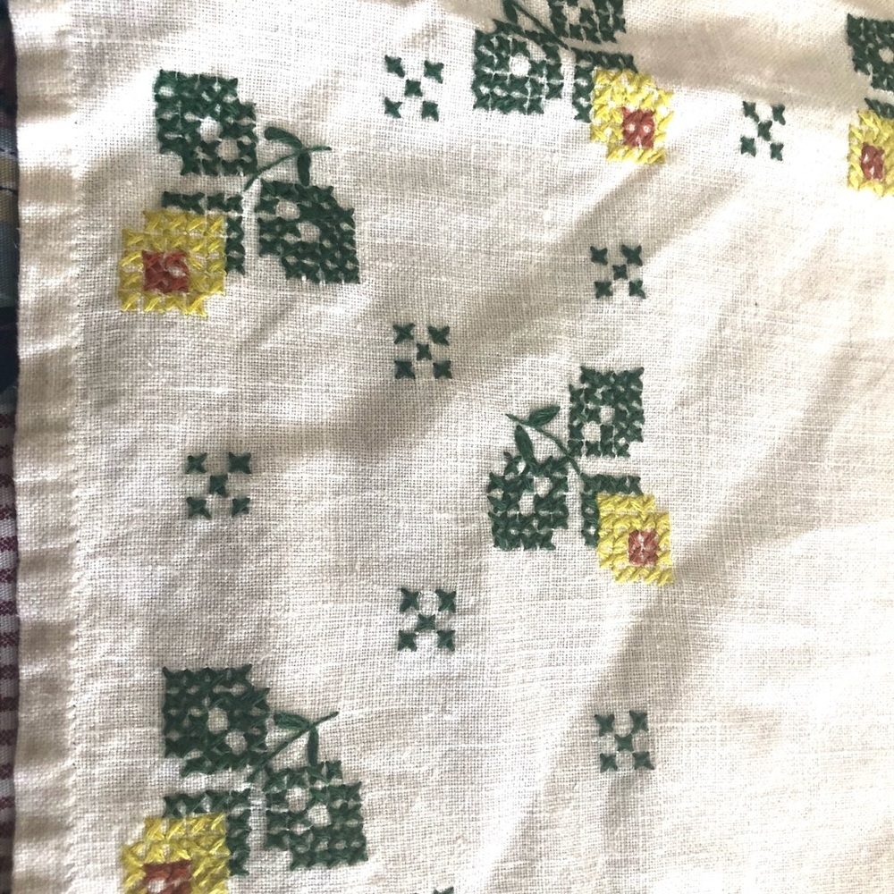 Vtg cross stitch floral tablecloth 74X58